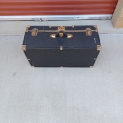  Concourse Steamer Trunk 30 In Long 12 In Wide