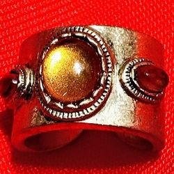 Amber Queen's ring by NR