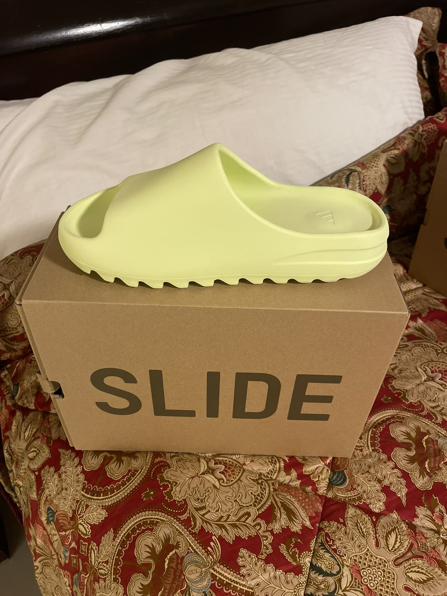 Yeezy Slide Glow Green Size 11