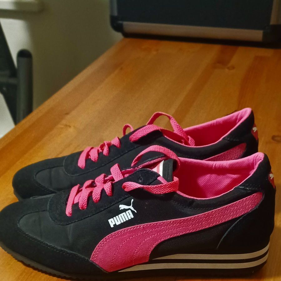Vintage Excellent Condition Puma Black & Hot Pink Shoes Women's Size 10