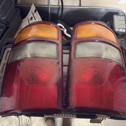 2000-06 Chevrolet Tahoe Tail Lights