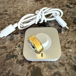 Oura Ring 4 - Gold, Size 8 - Excellent Condition!