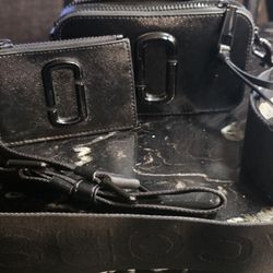 AUTHENTIC Marc Jacobs Snapshot black Crossbody Bag with Marc Jacobs Sleek wallet