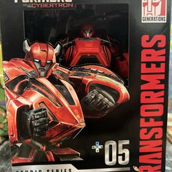 Transformers Studio Series 05 War For Cybertron Gamer Edition Cliffjumper