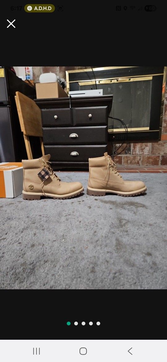 Timberland Boots Size 9.5 Light Beige Nubuck