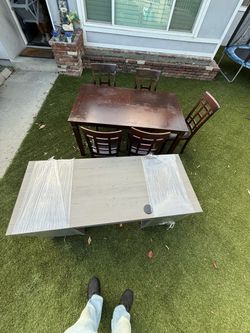 FREE! Table and 5 Chairs and Desk!