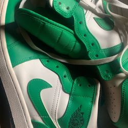 Jordan 1s Mids 9/5