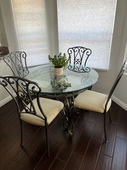 Dinette Table & Chairs