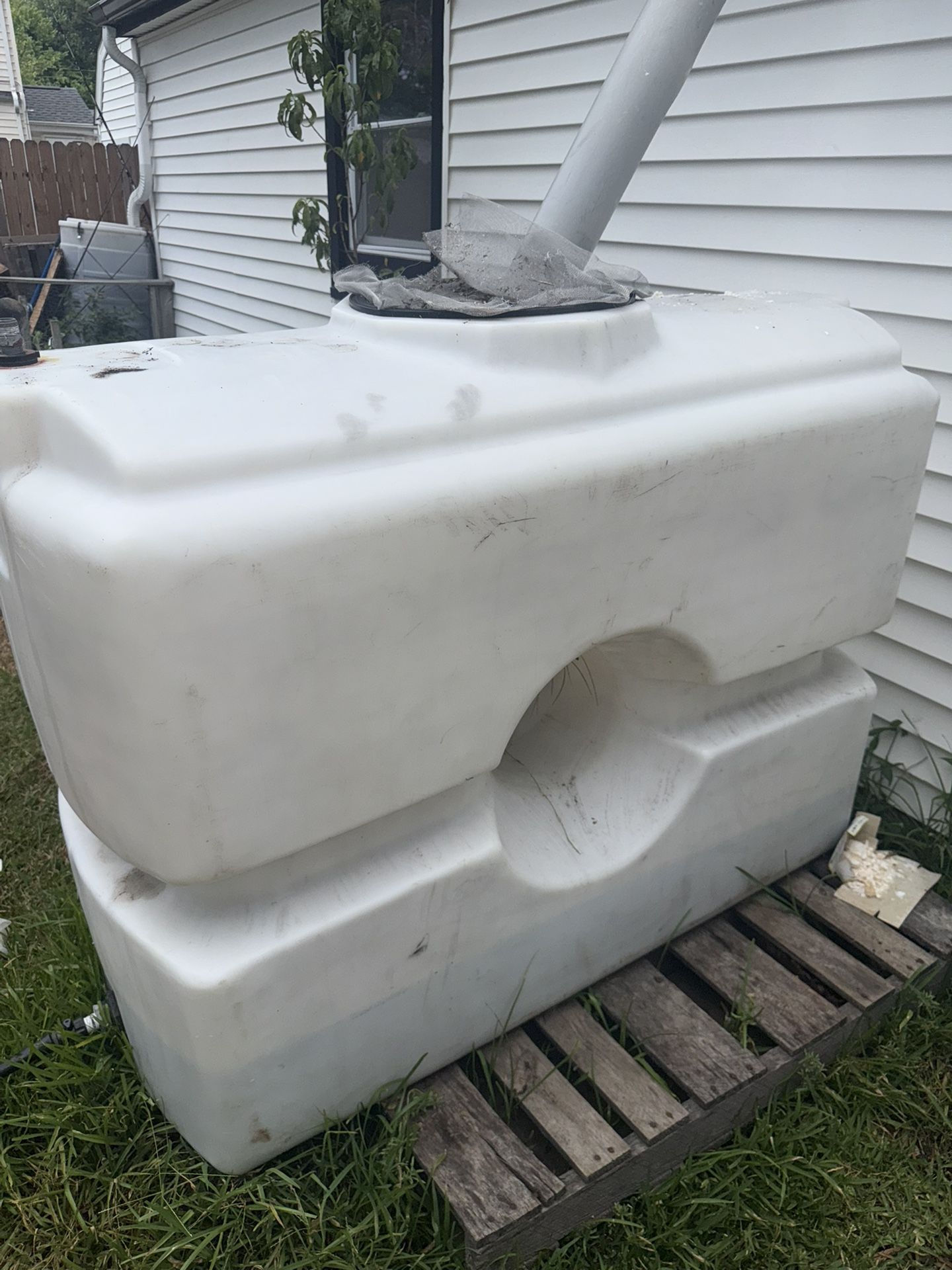 450 Gallon Water Tank