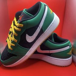 Jordan 1 low SE malachite fire red- black- taxi