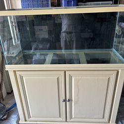 80G Fish Tank with stand! Big and beautiful, with 1/2" thick glass. Great for fresh or saltwater!