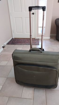 CLAIBORNE "SUITER" SUITCASE