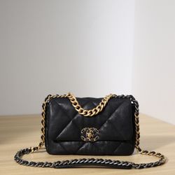 Chanel CC Lambskin Quilted Medium Chanel 19 Flap Black