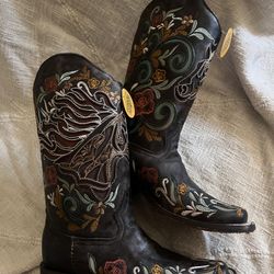 8 1/2 Women’s Cowboy Boots