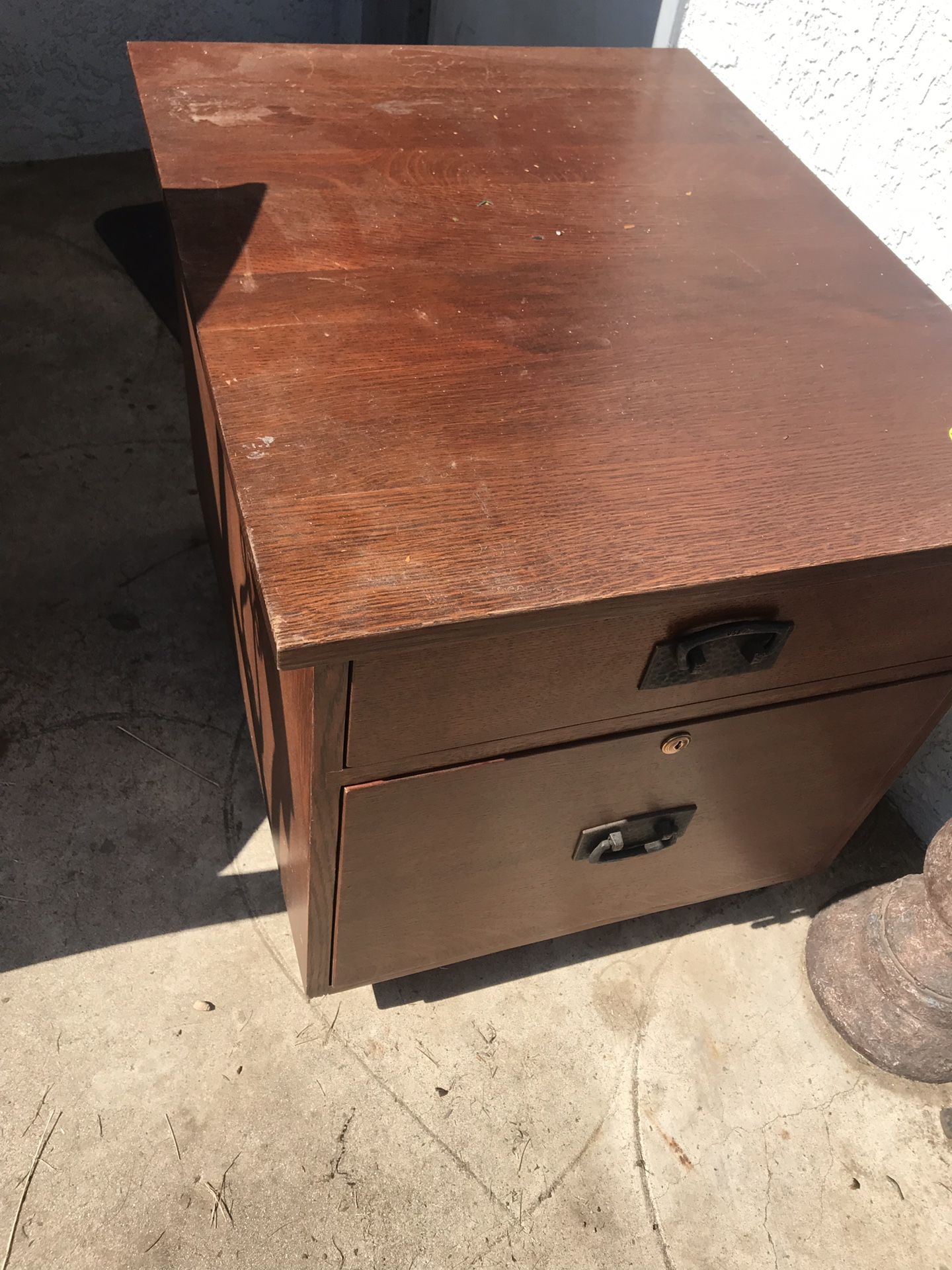 Stickly File Cabinet w key and lock