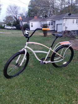 Used in excellent condition Hang Ten Beach Cruiser 29-inch Bonsai Large X-Large bicycle.