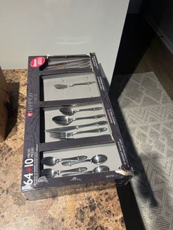 Silverware and Steak Knives Set