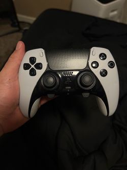 Dual-sense Edge Pro PS5 controller