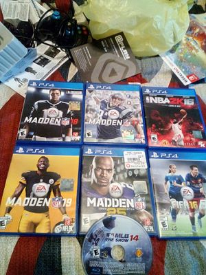 Photo PS4 games must go I'm moving please come get them no scratches on the games no game system just the games asking 20 for everything