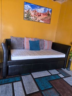 Cama doble con colchones incluido en buenas condiciones
