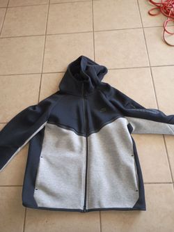 Black and grey Nike tech