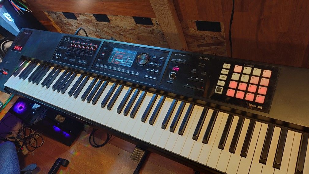 Roland FA 08