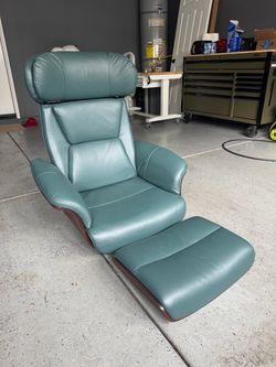 Recliner leather chair (no base)