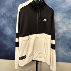 Nike Pullovers/zip Ups