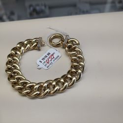 14k Gold Cuban Link Bracelet 27.5 Grams Layaway Available 10% Down If You Are Interested Please Ask For Maribel Thank You 