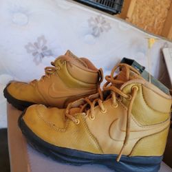 Kids Nike Boots Size 1Y