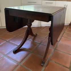 Folding table