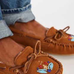 New Minnetonka Slippers Women's Size 11