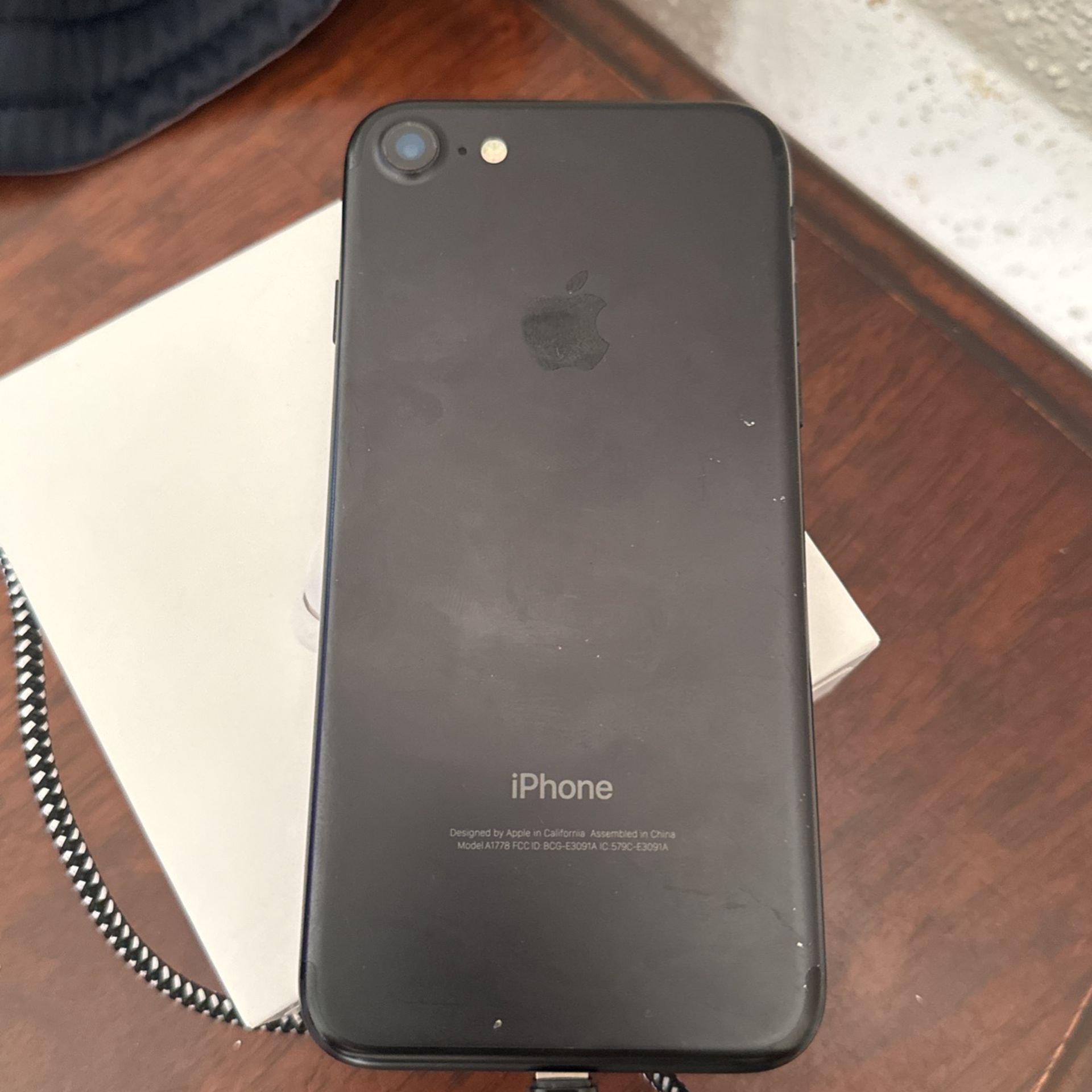 APPLE IPHONE 7 32 GB UNLOCKED BLACK