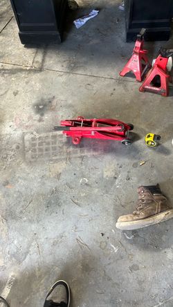 Mini floor jack