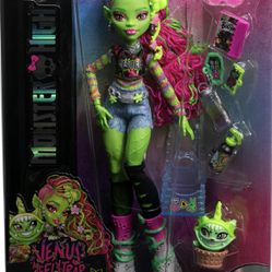 Monster High Venus McFlytrap Doll with Pet Chewlian & Accessories G3 NEW!