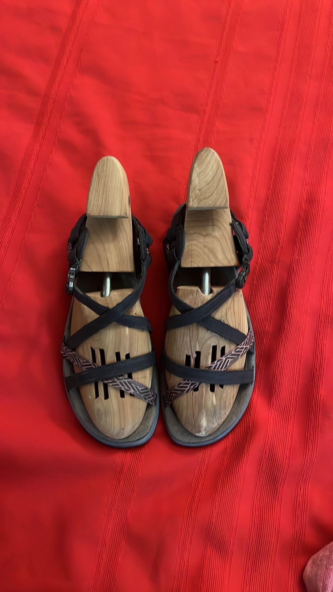 $10 Size 11 Sketchers Outdoor Sandals