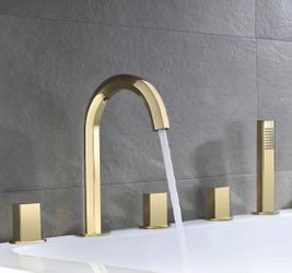 Gold Modern Bath Mixer Tap 3-Handle Deck Mounted 5-Hole Bath Filler Tap  Hand Shower Sh8)