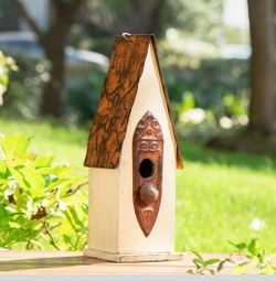 Hanging birdhouse