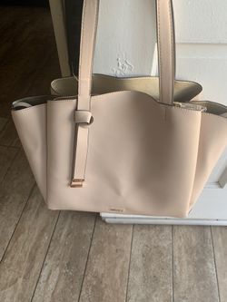 Bonita cartera grande con mucho espacio