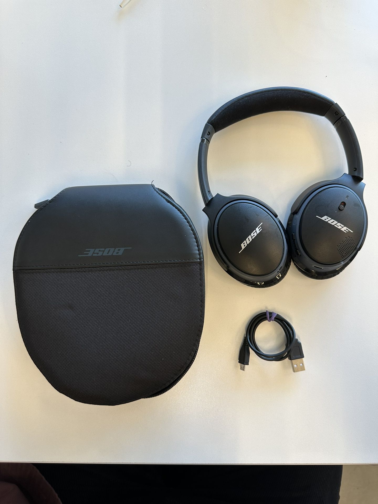 BOSE Soundlink Around Ear Headphones