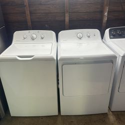 Set washer and dryer.Hotpoint  washer 4.0cu ft dryer 7.0cu ft