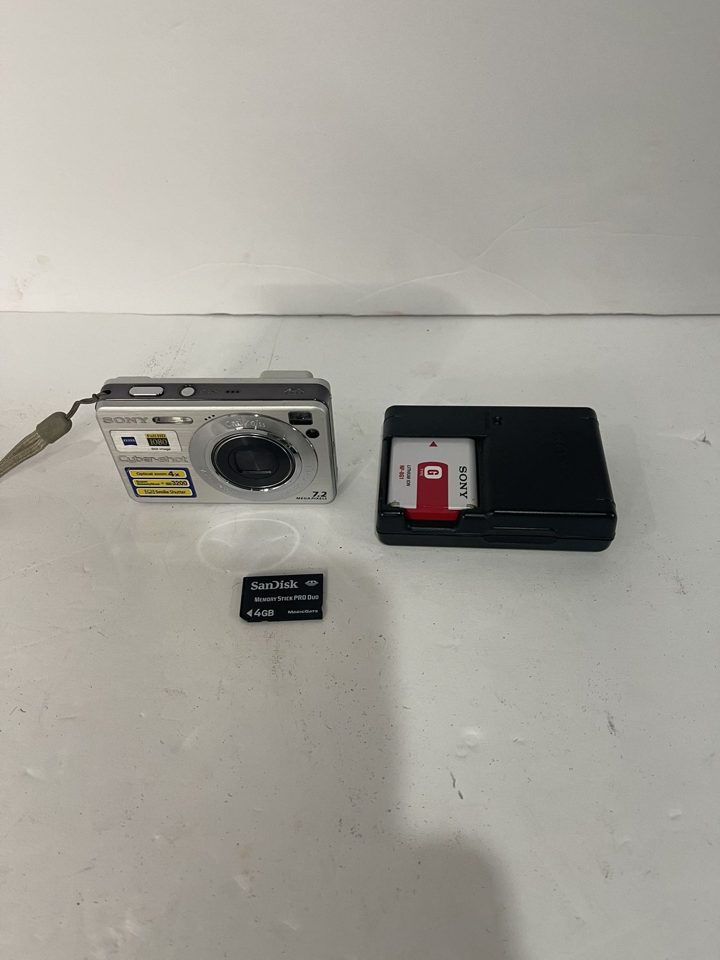 Sony CyberShot DSC-W120-SILVER-7.2 MP-Digital Camera-SD Card-Charger-Tested Mint