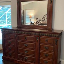 Clothes Dresser With Mirror