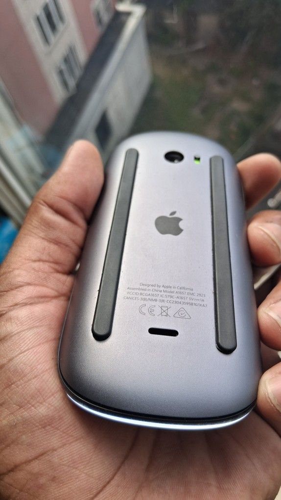 APPLE MULTITOUCH MAGIC MOUSE BRAND NEW 2025 BLACK MODEL A1657 WIRELESS BLUETOOTH USB-C CHARGER
