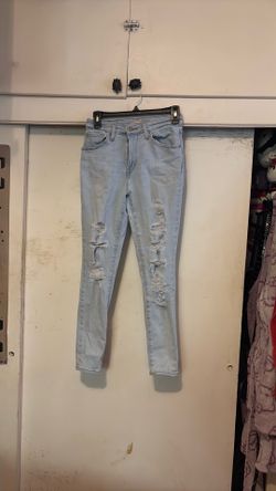 High wise Levi’s ripped jeans