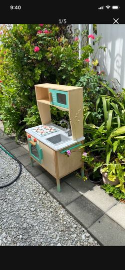 Play kitchen