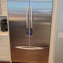 42 in wide 82 height kitchen aid frige use like new perfect working condition 