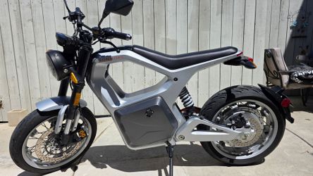 2021 Sondors Metacycle Electric Motorcycle – Low Miles, Fully Equipped, Ready to Ride