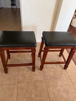 Pair of Backless Bar Stools with Nailhead Trim: Please read description)