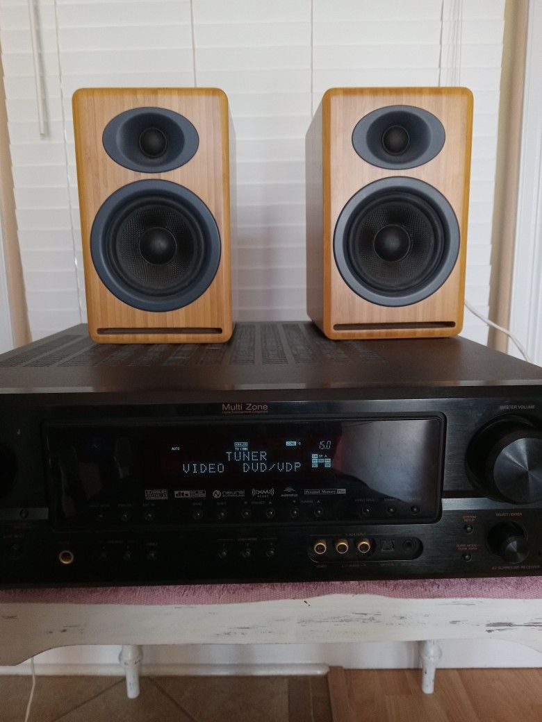 Receiver With Speakers